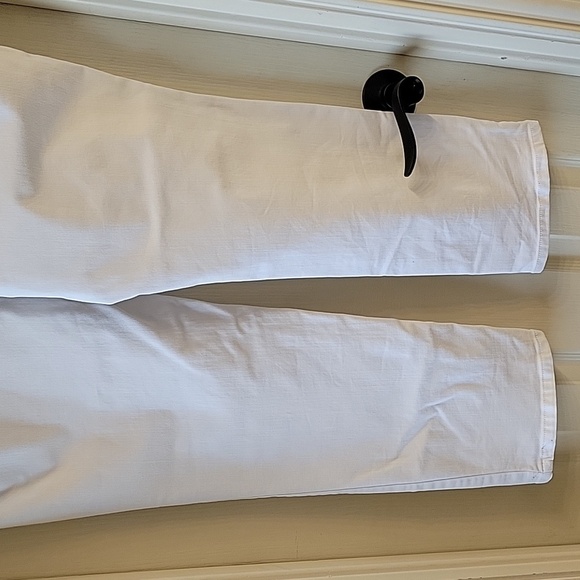 Democracy Ab Solution Women's Crisp White Straight Leg Jeans - Picture 14 of 16